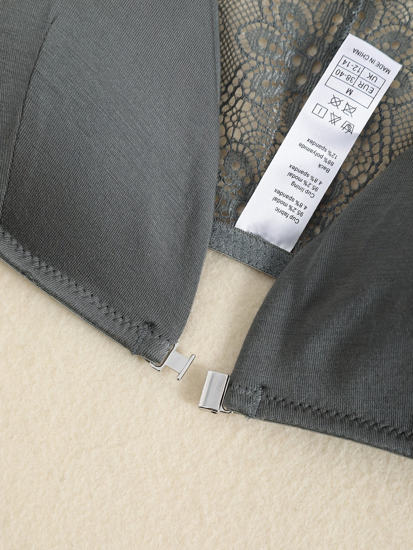 Triangle Cups Front Buckle Bras, Lace Stitching Beauty Back Bra With Removable Pads, Women&