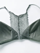 Triangle Cups Front Buckle Bras, Lace Stitching Beauty Back Bra With Removable Pads, Women&