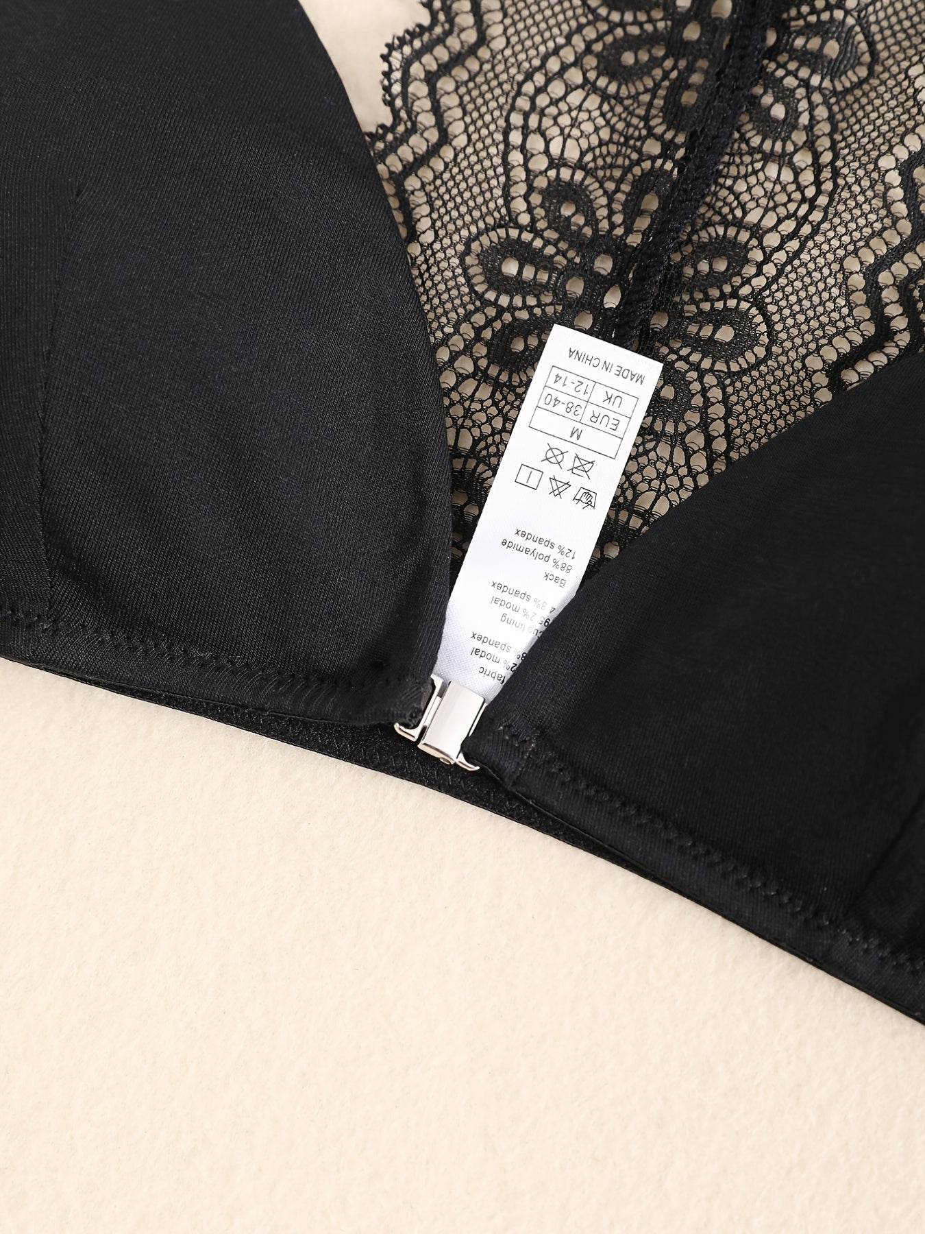 Triangle Cups Front Buckle Bras, Lace Stitching Beauty Back Bra With Removable Pads, Women&