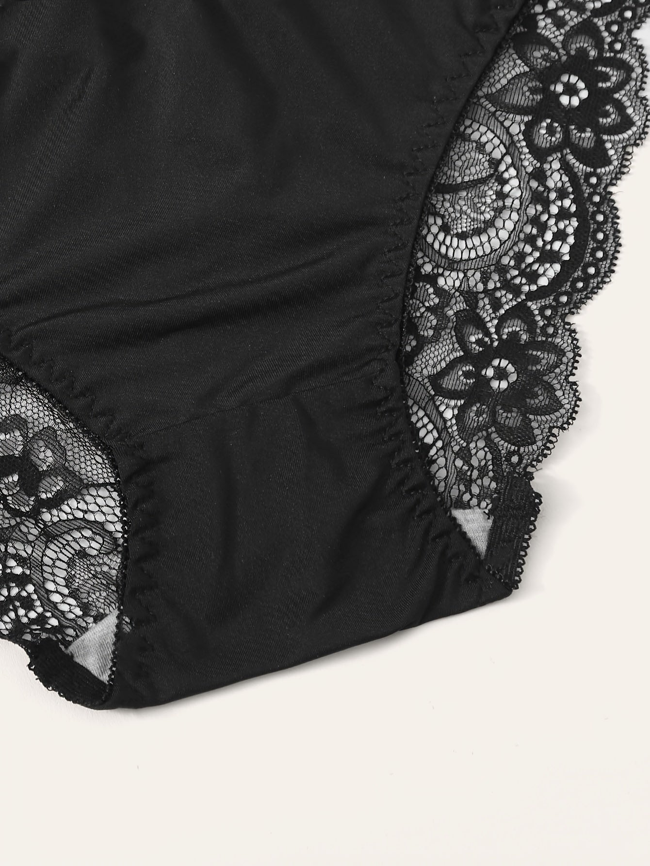 Intimate Lace Lingerie Set - Seductive Plunge Bra with Front Buckle & Scallop Trim Panties - Intricate Detailing for Womens Underwear - Lena & Miles Exquisite Boutique LLC.